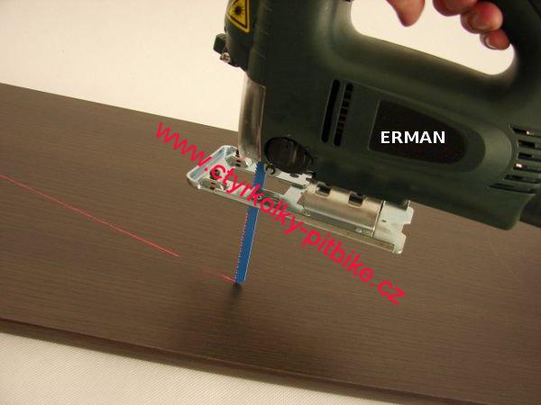Přímočará pila 1250 W s laserem