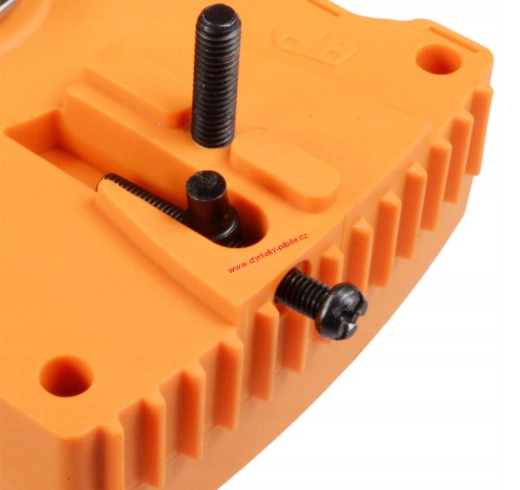 Aku řetězová pila Black 21V na větve stromů 8"